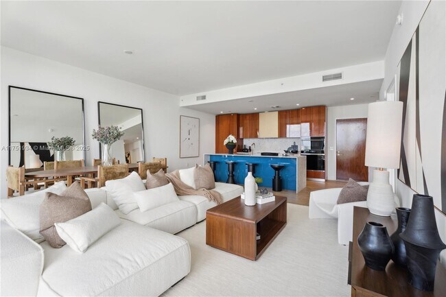 Foto del edificio - 2678 Tigertail Ave