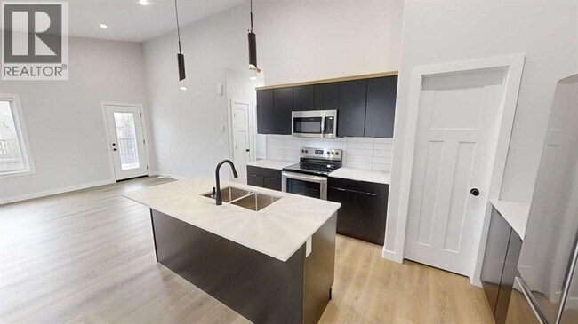 Photo du bâtiment - 10417-10130 130 Ave