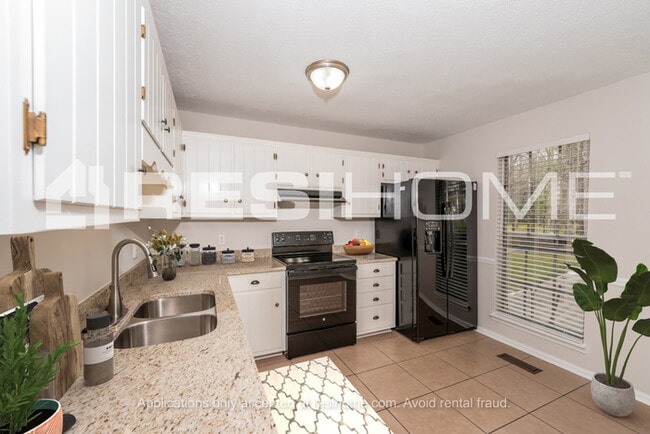 Foto del edificio - 6870 Ridgewood Dr