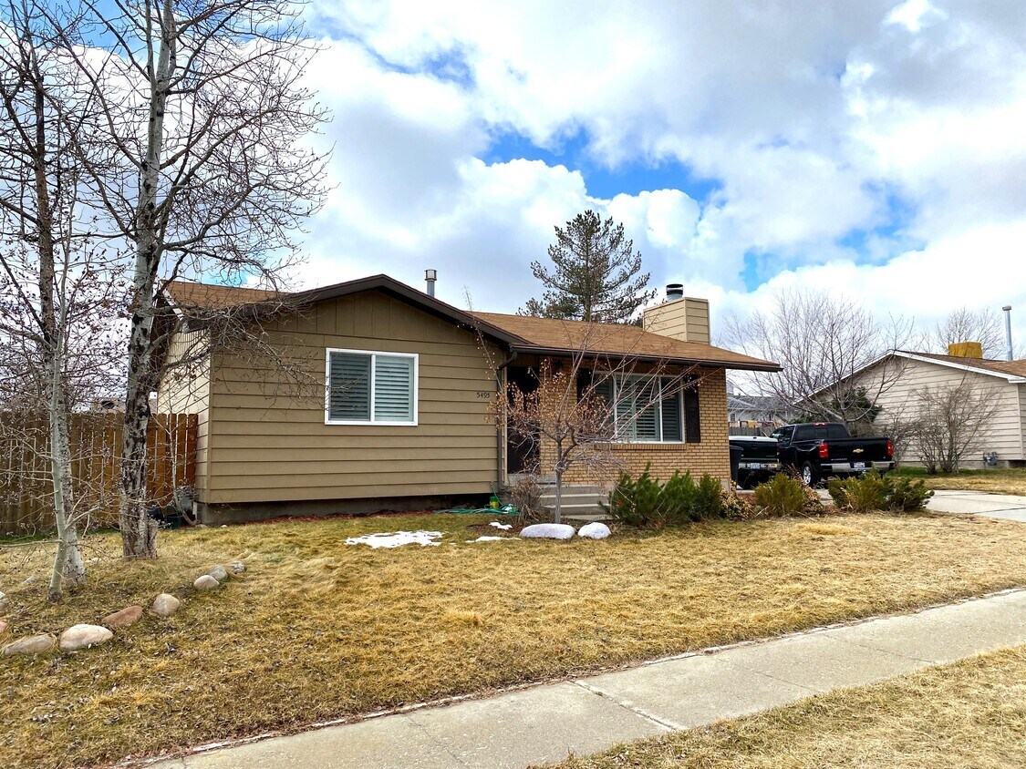 Primary Photo - 5495 Lewis Clark Dr