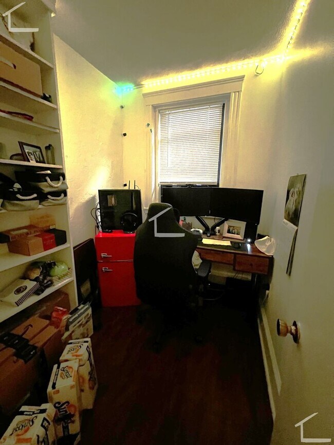 Building Photo - Two bed two bath in Fenway!!