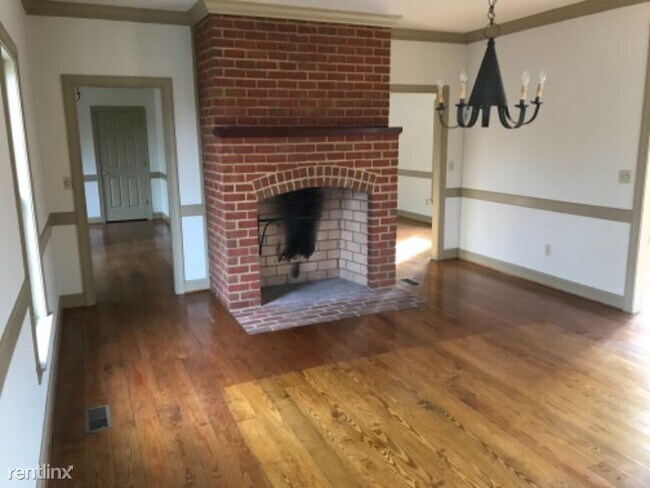 Building Photo - 2 br, 1.5 bath House - 6345 Franklin Rd