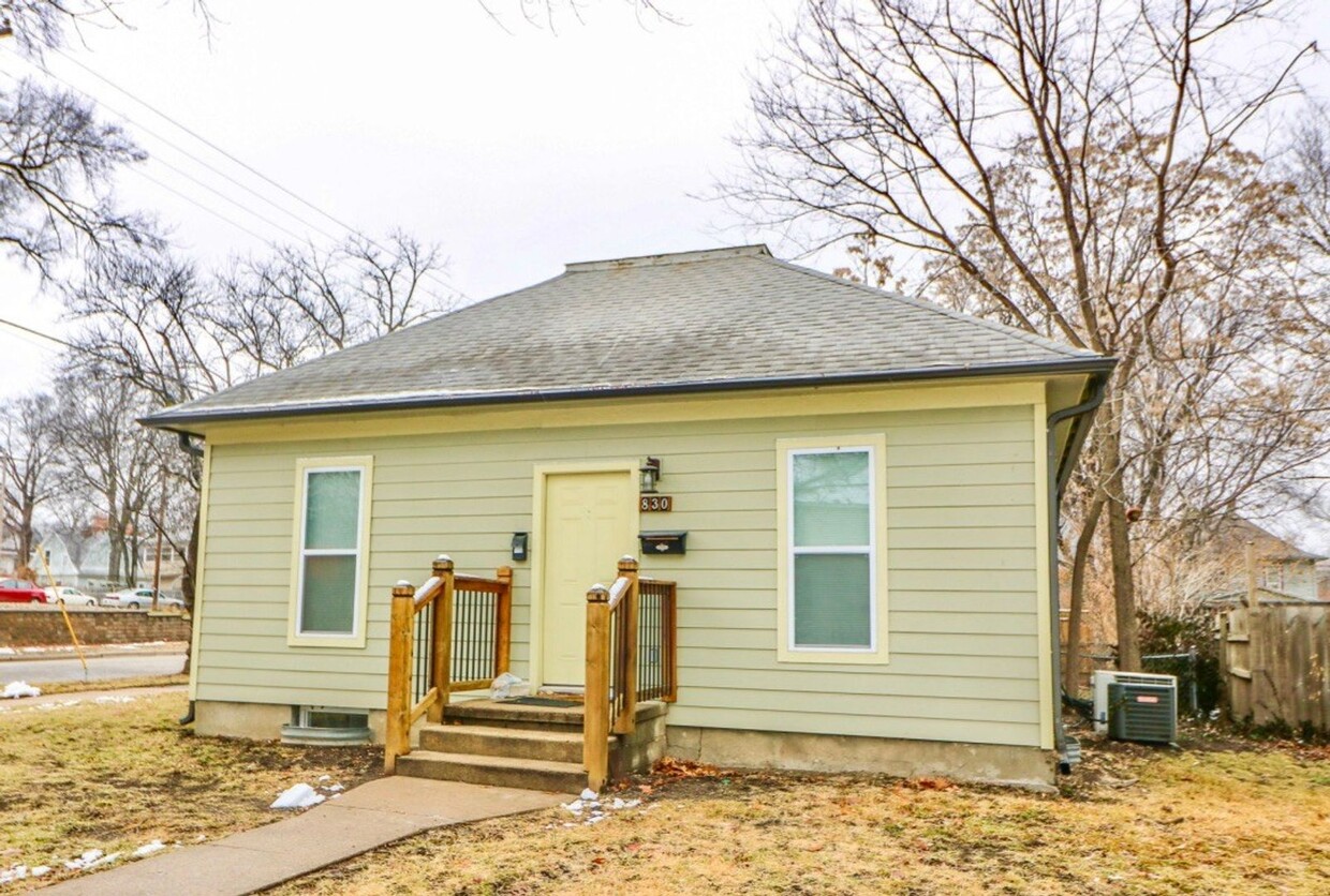 Primary Photo - 830 Osage St