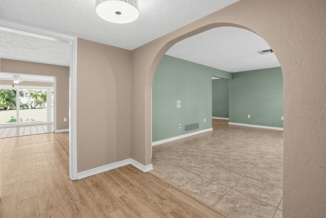 Building Photo - 2876 Captiva Dr