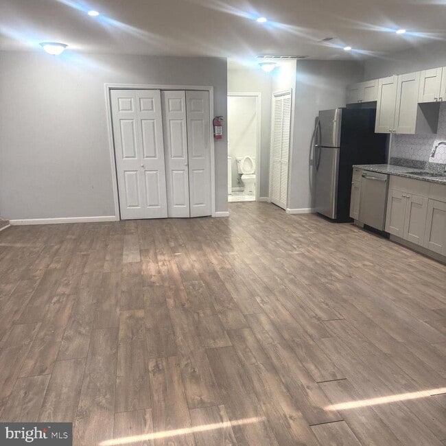 Building Photo - 609 Brunswick Ave