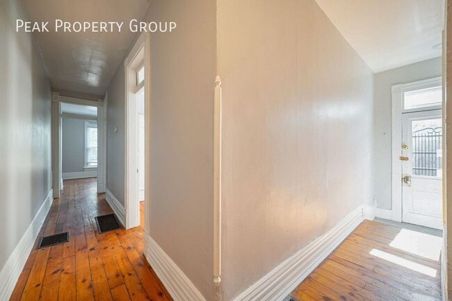 Foto del edificio - 243 1/2 W. Third Avenue-