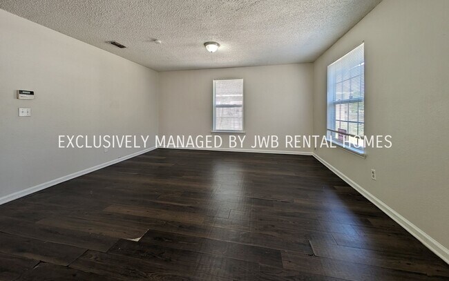 Foto del edificio - 1204 W 23rd St