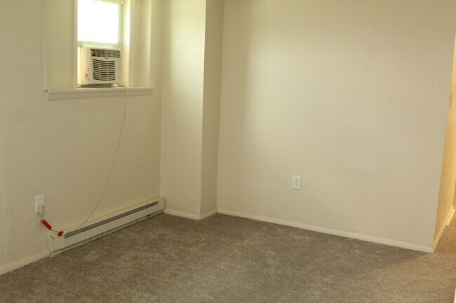 Building Photo - Rear Apartment