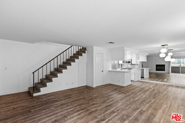 Foto del edificio - 1040 N Gardner St