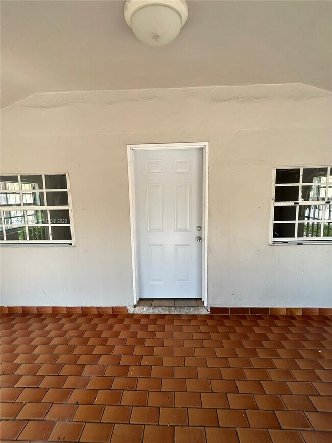 Building Photo - 409 NW 33rd St