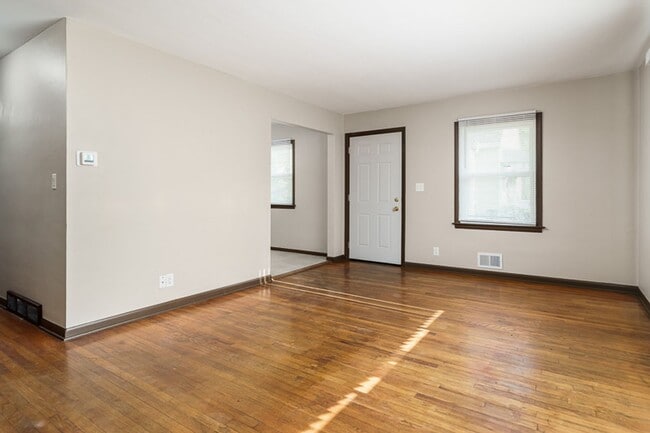 Building Photo - 2516/2518 N Rockton Ave