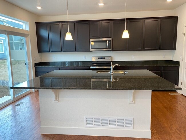Foto del edificio - Stunning 4 bed 3.5 bath in Johnstown. Available NOW!