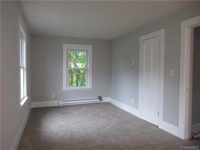 Building Photo - 25 Fairway Dr