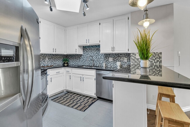 Foto del edificio - 4499 Via Marisol Via