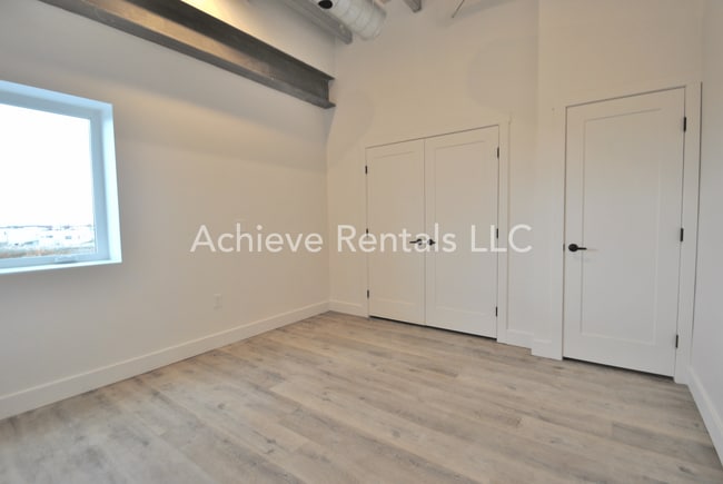 Building Photo - Westfield Lofts - Bay 2