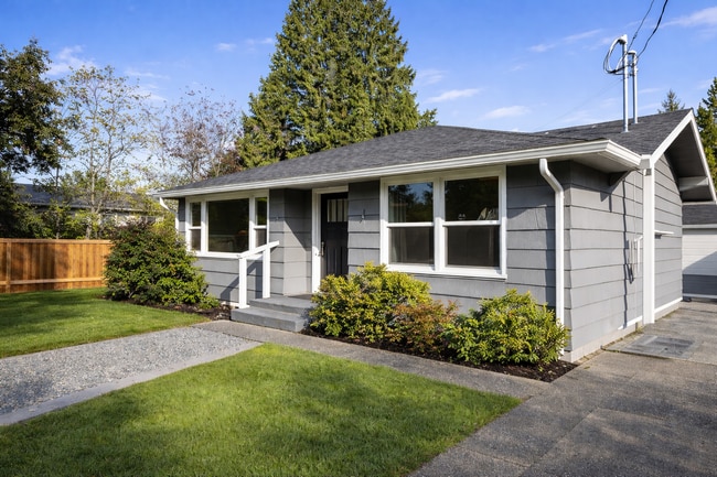 Photo - 16748 Linden Ave N House