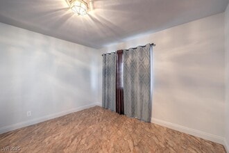 Building Photo - 3701 Pyramid Dr