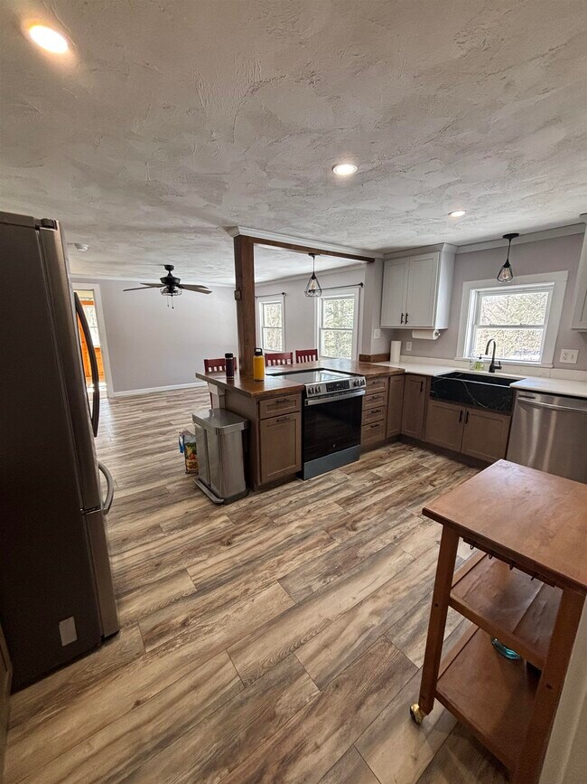 Foto del edificio - 280 Lakeshore Dr