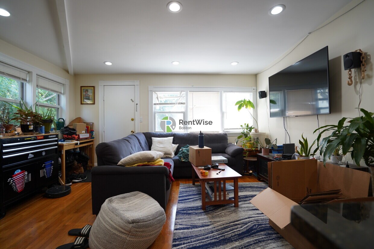 Foto principal - 2572 Massachusetts Ave