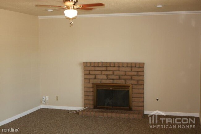 Building Photo - 952 Davis St