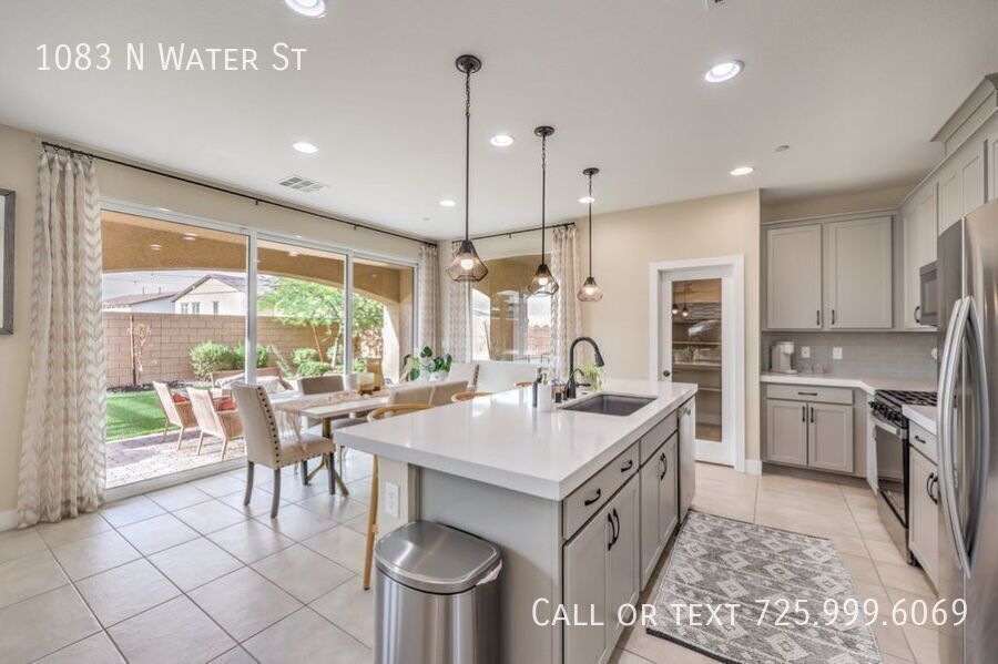 Foto principal - 1083 N Water St