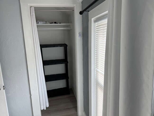 Foto del edificio - 6th/Grant upper