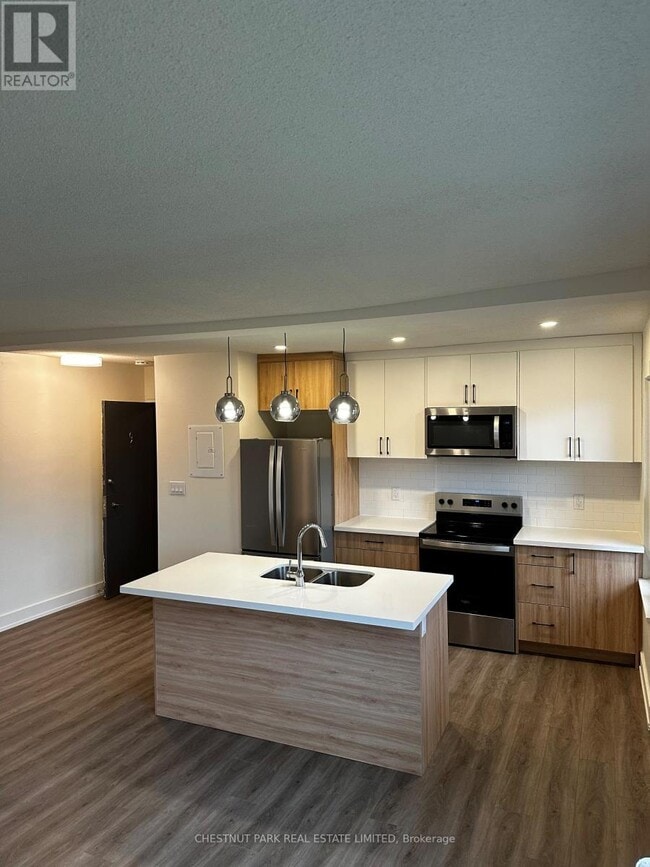 Building Photo - 6 Wingreen Ct