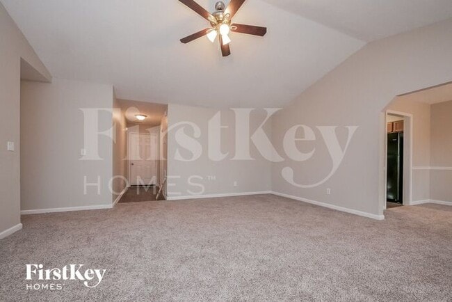 Foto del edificio - 732 Four Winds Ln