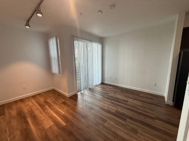Foto del edificio - 495 N Wolfe Rd
