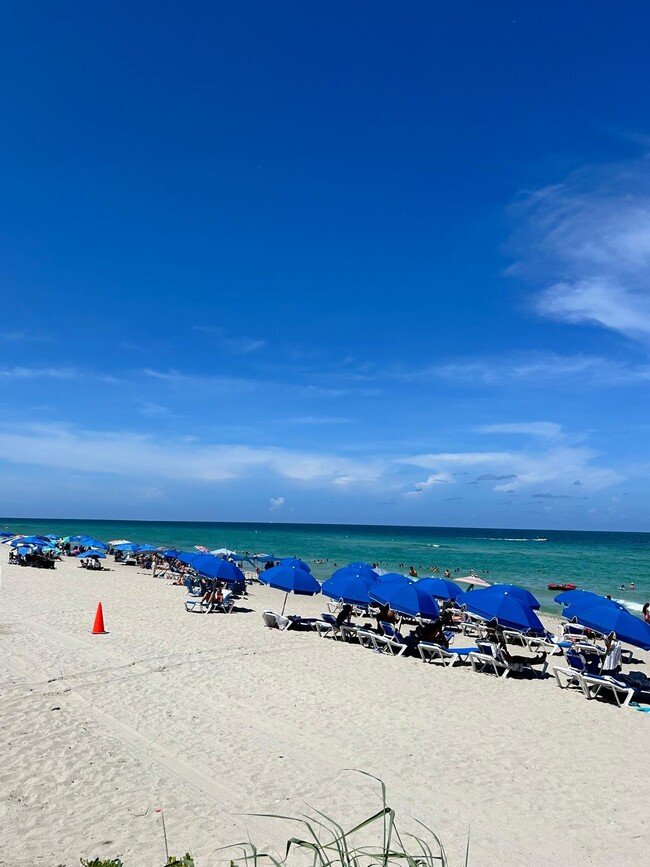 Foto del edificio - 19201 Collins Ave