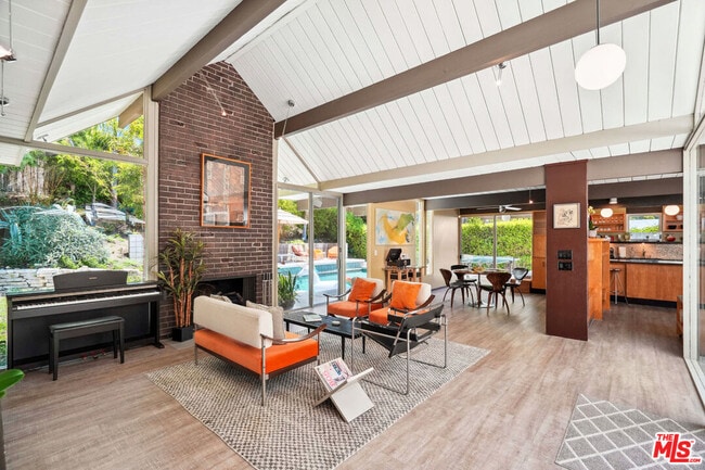 Foto del edificio - 1568 Stoddard Ave