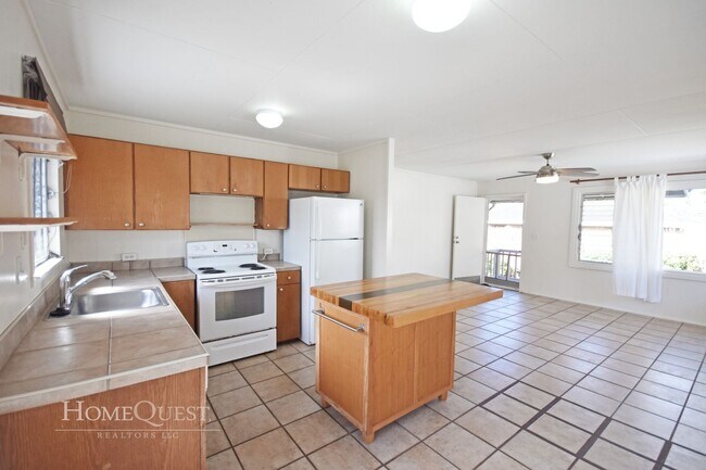 Building Photo - Stand Alone 3/2 in Kailua!  $3100/mo