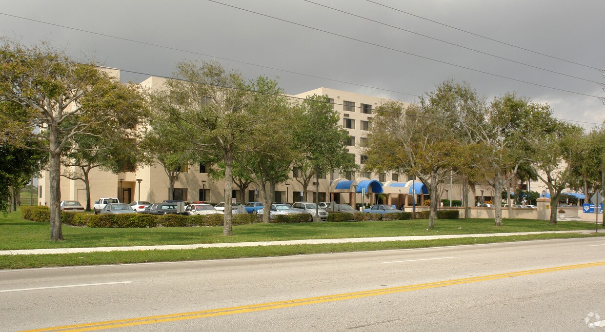 Foto principal - B'nai B'rith I, II, & III Deerfield Apartments