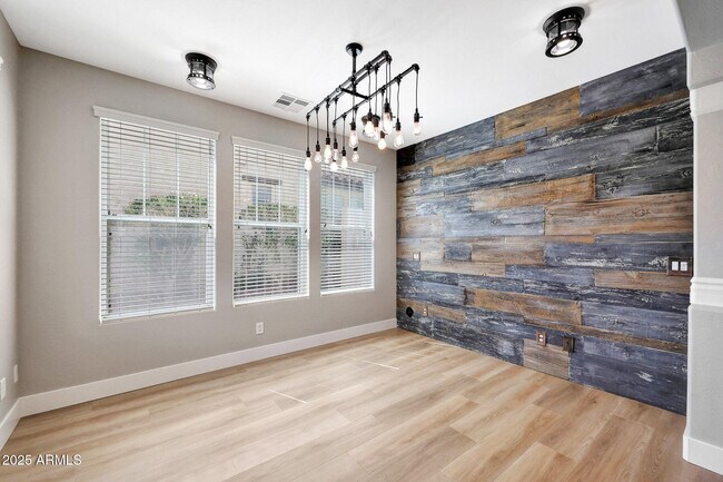 Foto del edificio - 21134 W Green St