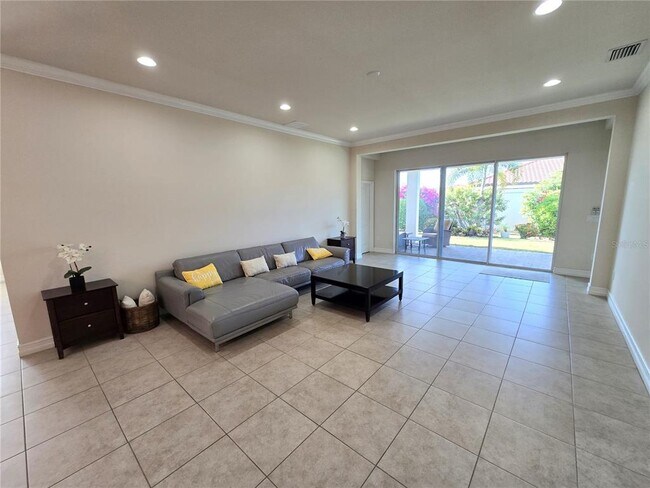 Foto del edificio - 11925 Perennial Pl