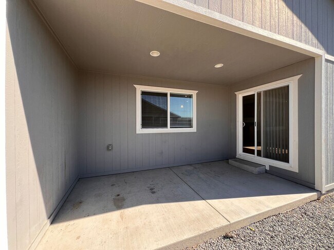 Building Photo - Newer 3-bedroom Fernley home in Donner Trails
