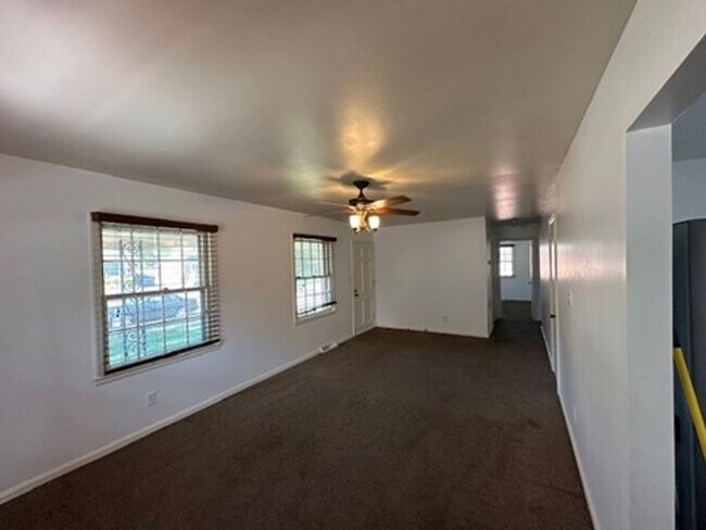 Foto del edificio - Attractive 3 BR House in Beaumont! Finishe...