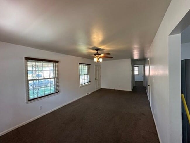Foto del edificio - *SANTA SPECIAL-1/2 OFF 1st Mo & $1,000 Deposit w/ 16 Month Lease!* House in Beaumont!