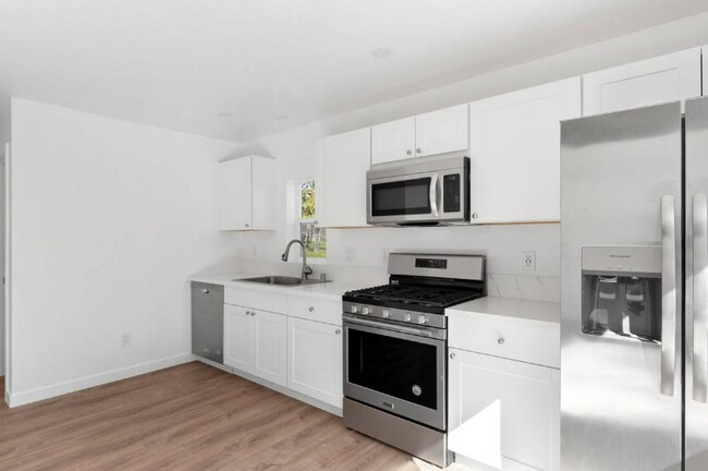 Building Photo - 3458 La Mirada Dr