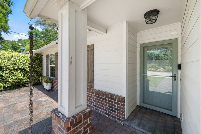 Foto del edificio - 419 Morningbird Ct