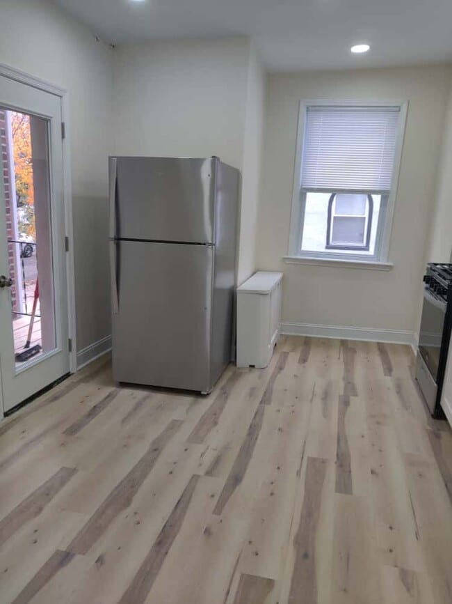 Building Photo - 6618 Malvern Ave