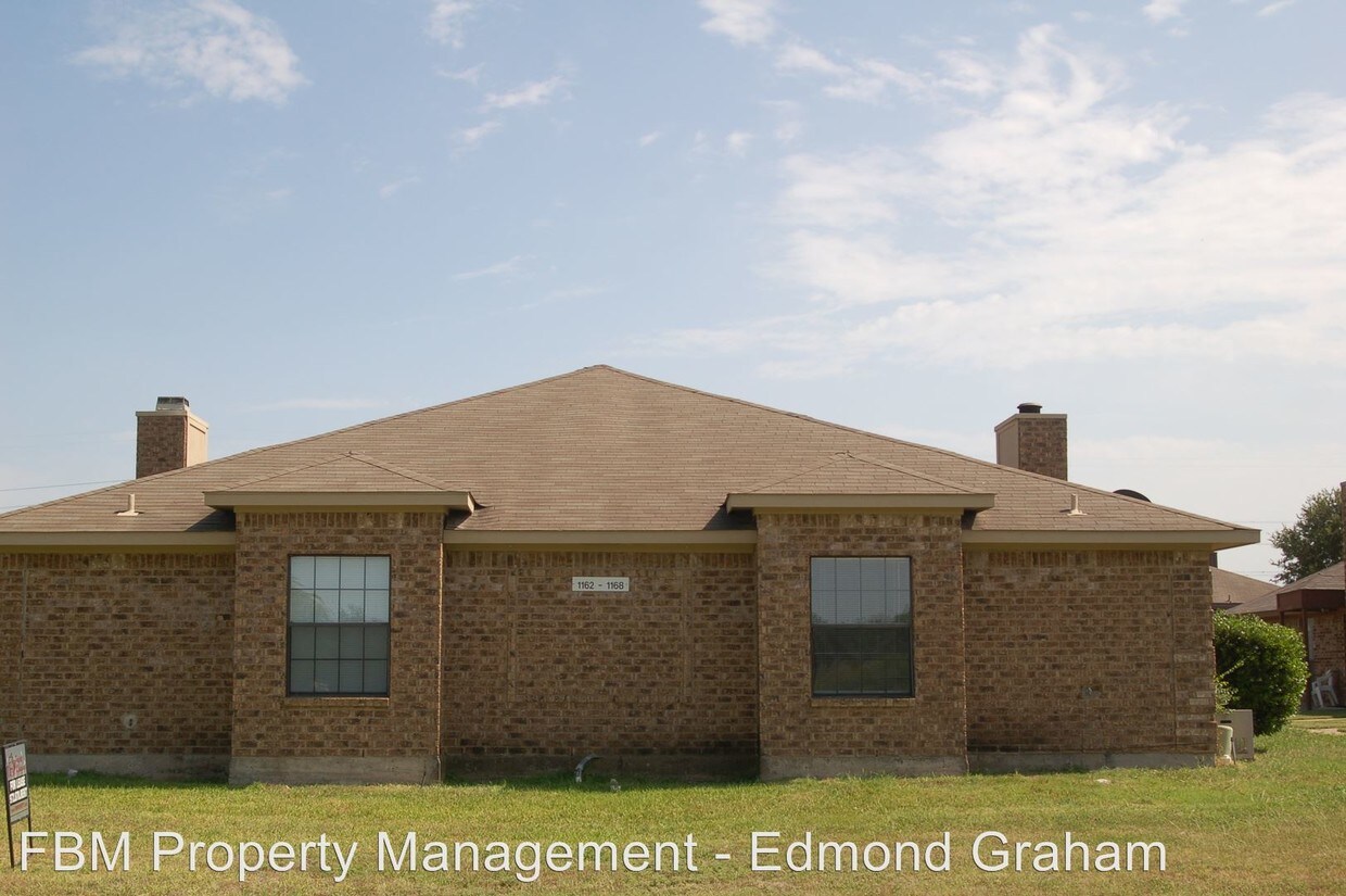 Primary Photo - 1162-1168 W Bear Creek Rd