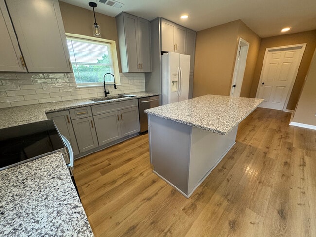 Building Photo - 5026 Young Rd