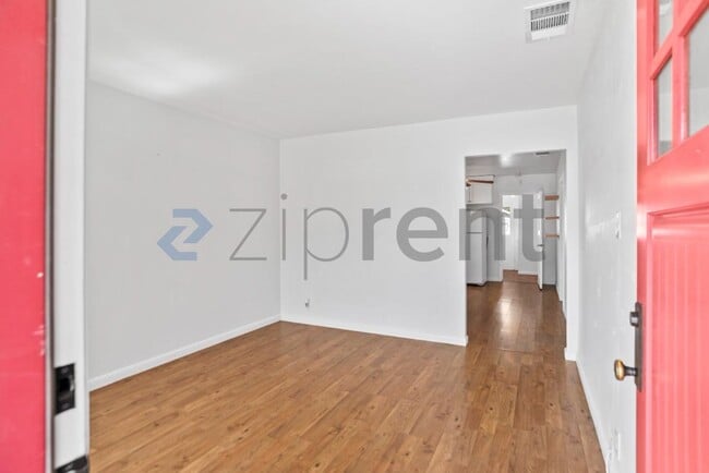 Building Photo - Unit
