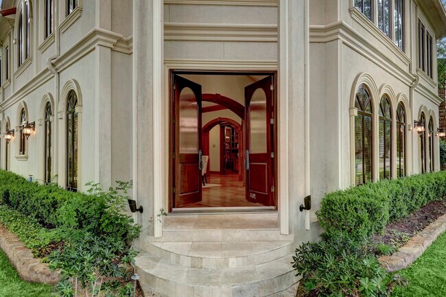 Building Photo - 6504 Brompton Rd