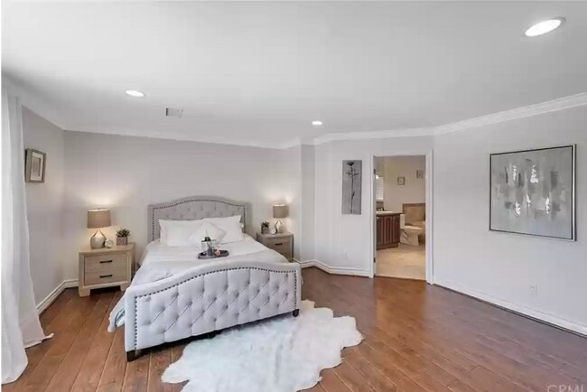 Primary spacious bedroom - 6949 Elmo St