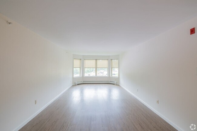 Building Photo - Spacious 2 Bedroom/ 2 Bathroom Apartment