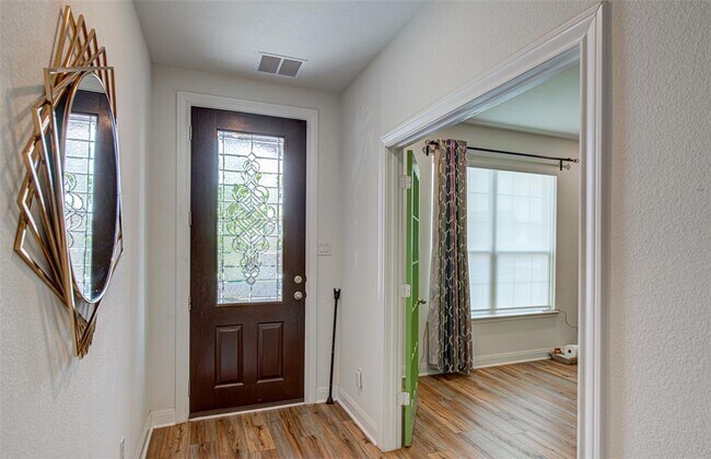 Foto del edificio - 1117 Arbor Acres Loop