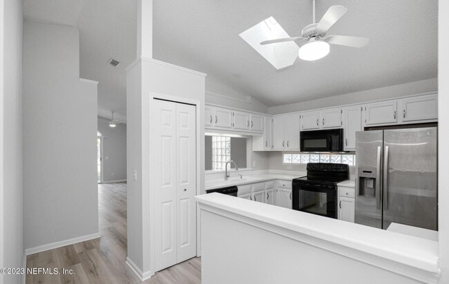 Building Photo - 126 Solano Cay Cir