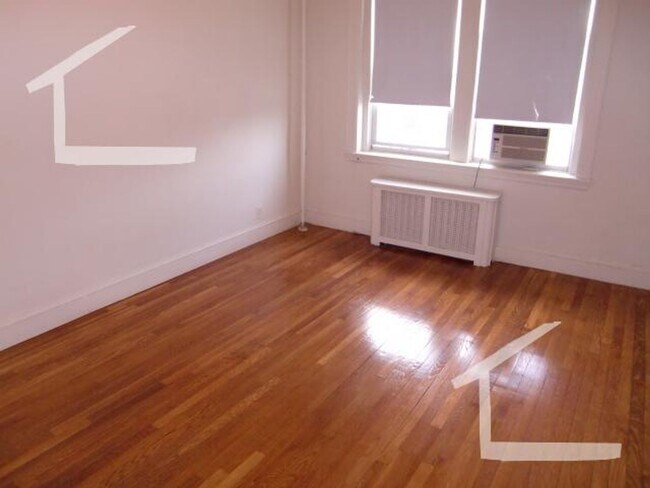 Foto del edificio - No Brokers Fee. No Security Deposit, Cleveland Circle Area, Hot Water Included, Elevator, Laundry...